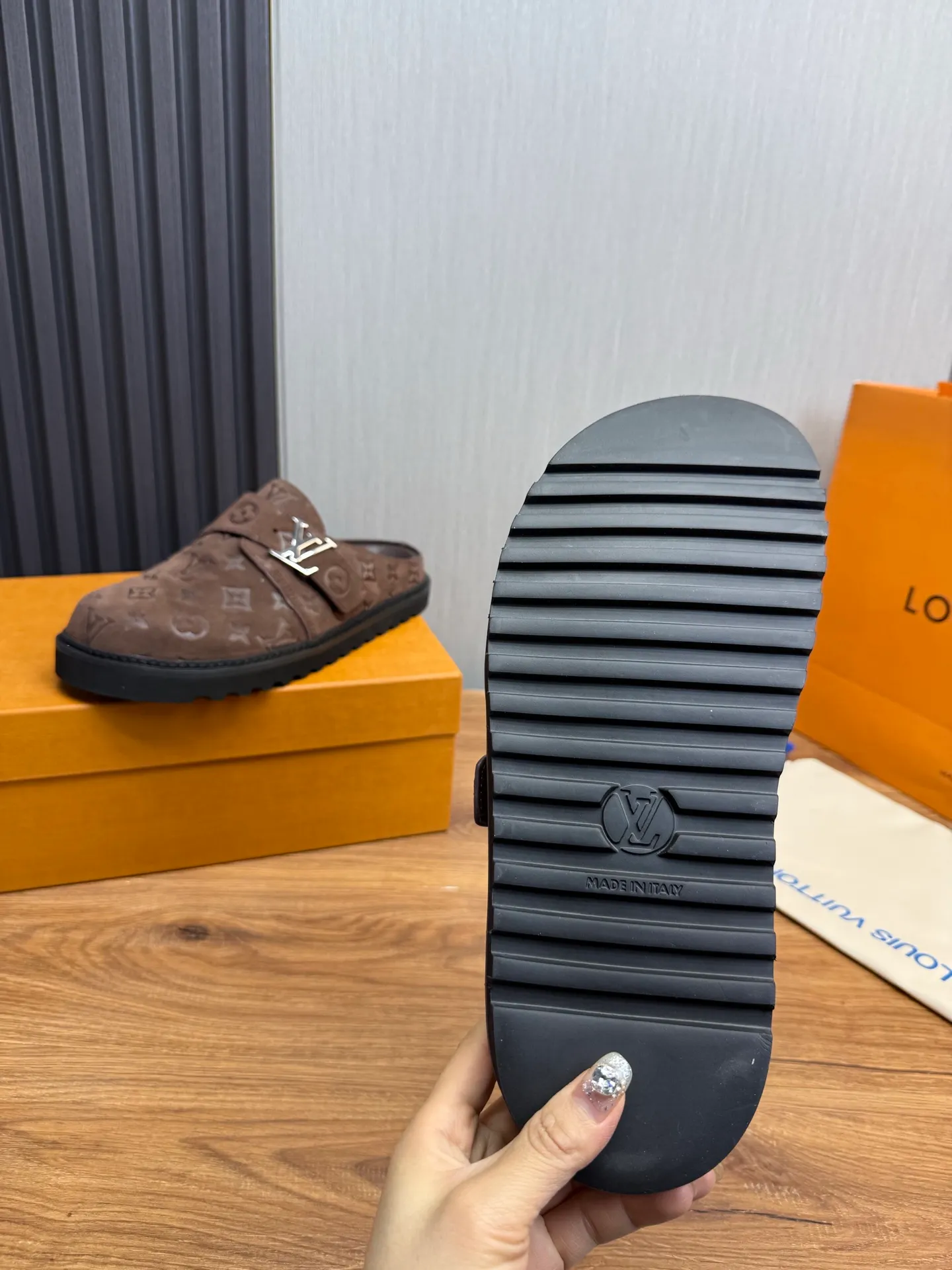 Men's men's shoes 460💰 Lv. Popular couple slippers hot sale🩷💚 🩴Official website one to one production 35-45 sizes 45 46 🉑️Customized!